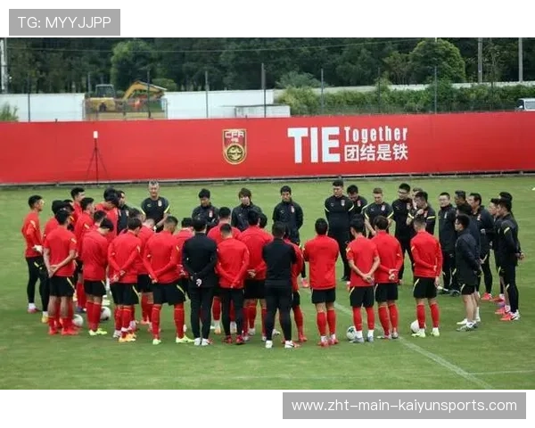 国安队在内部比赛中测试新防线组合，表现稳健